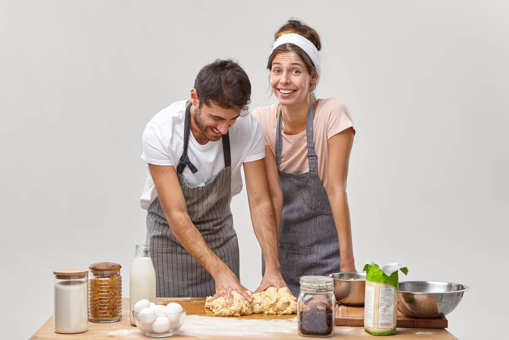 couple trying baking together